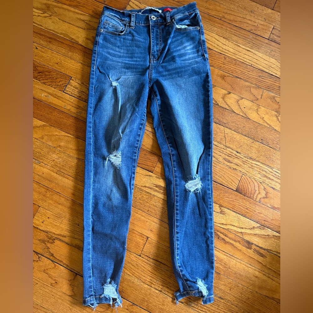 Celebrity Pink Distressed Skinny Jeans Size 5 / 27